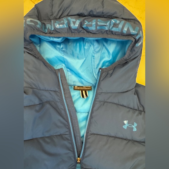 Under Armour Boys Puffy Blue and Gray Jacket. Size YXL - Picture 3 of 3
